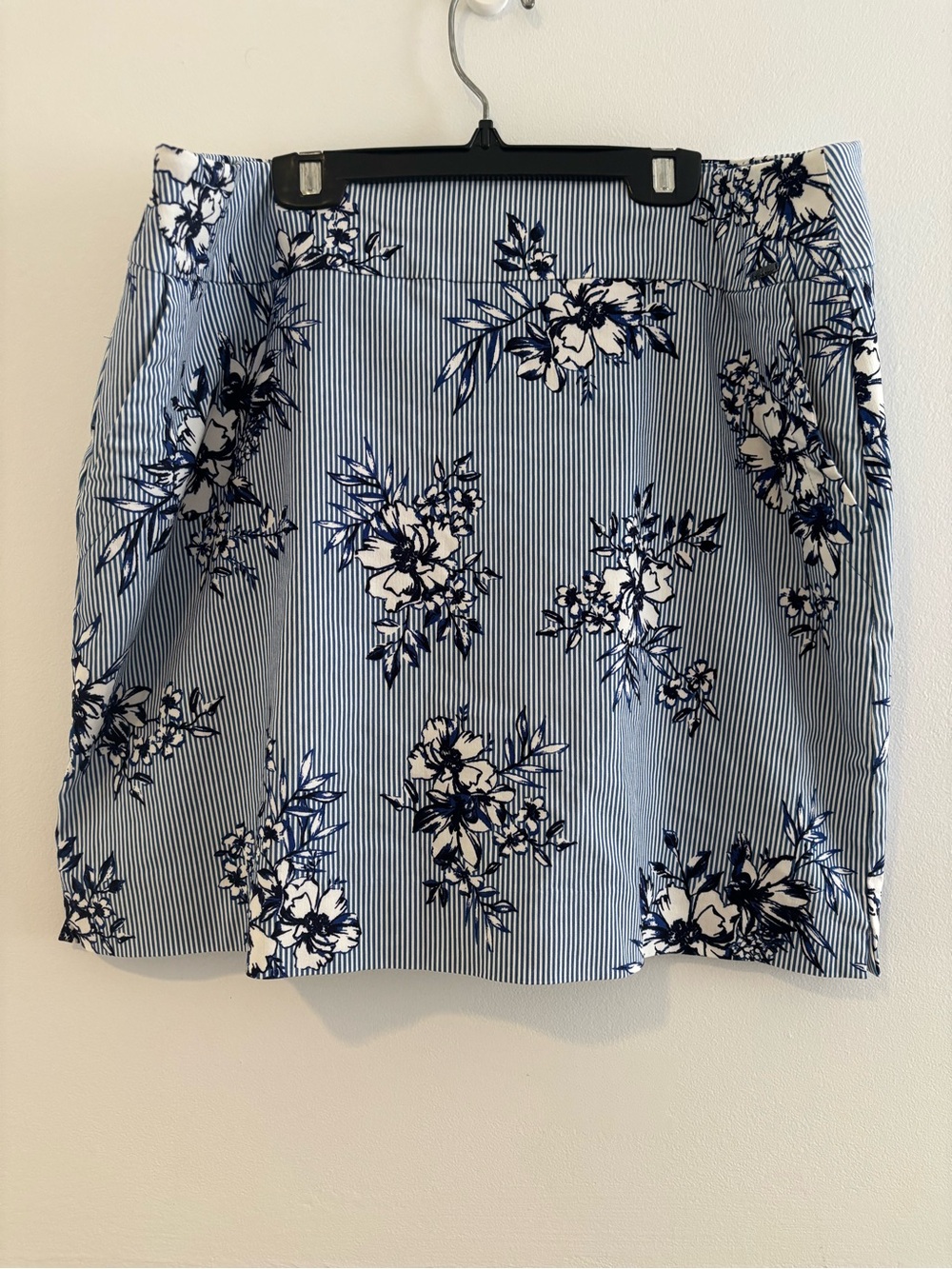 S.C. & Co. Blue and White Floral Print Skort Tummy Control